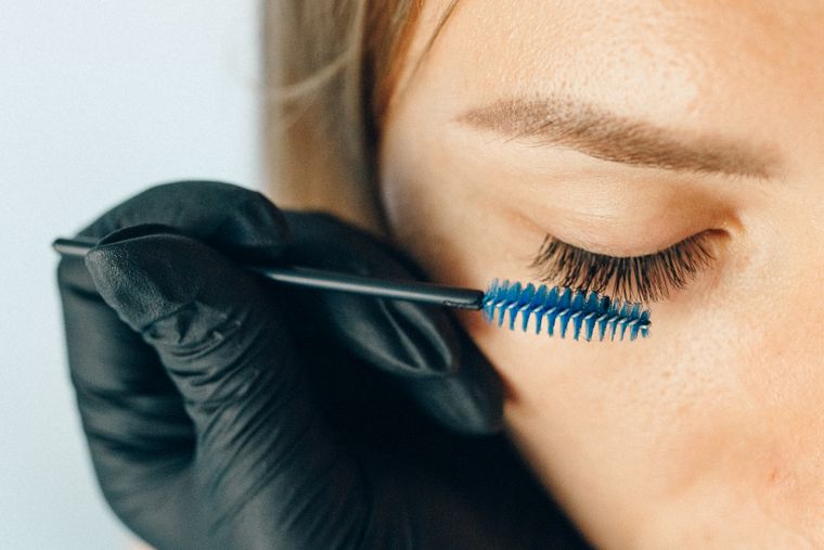 Cils peignés après un rehaussement
